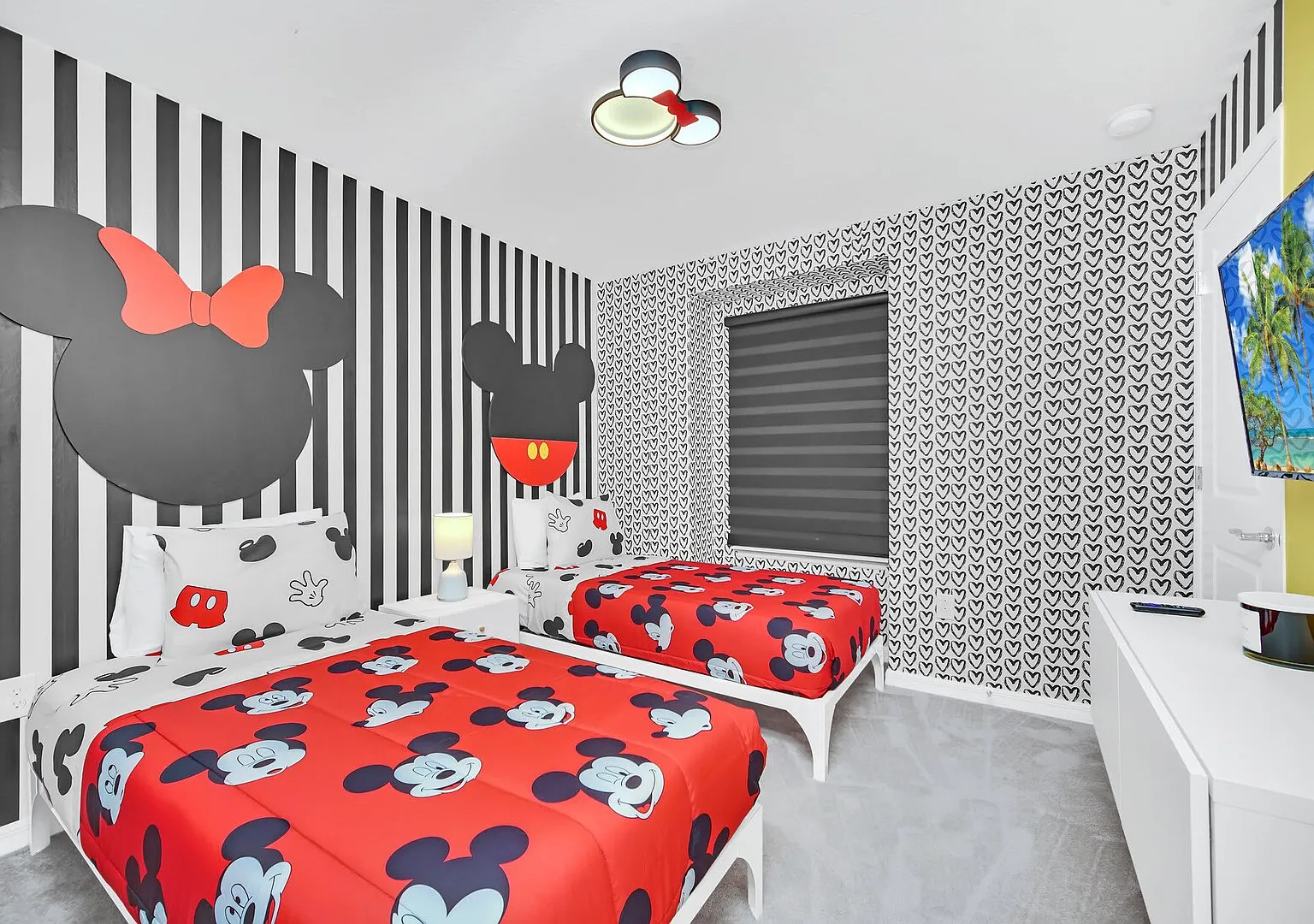 Stylish 5BR Home with Mickey & Cars Rooms — Photo 3