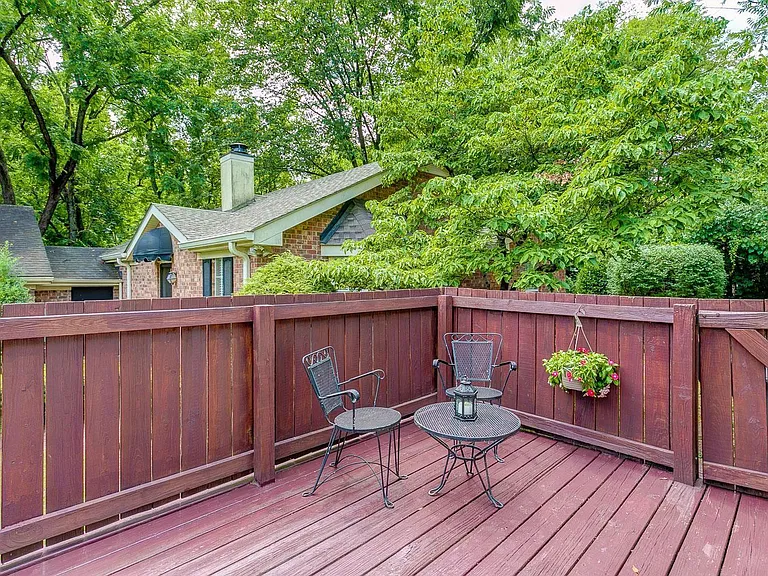 1001 Clifton Ln — Photo 7