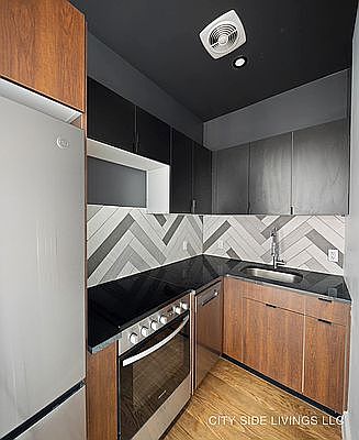 2nd image of 1354 Jefferson Ave #2W