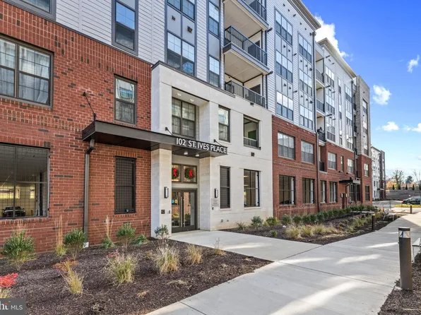 102 Saint Ives Pl Unit 204, Oxon Hill, MD 20745