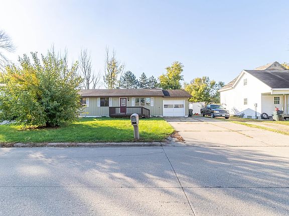 2nd image of 418 8th St