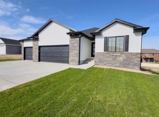 4706 15th Ave, Place Kearney, NE 68845