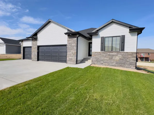 4706 15th Avenue Pl, Kearney, NE 68845