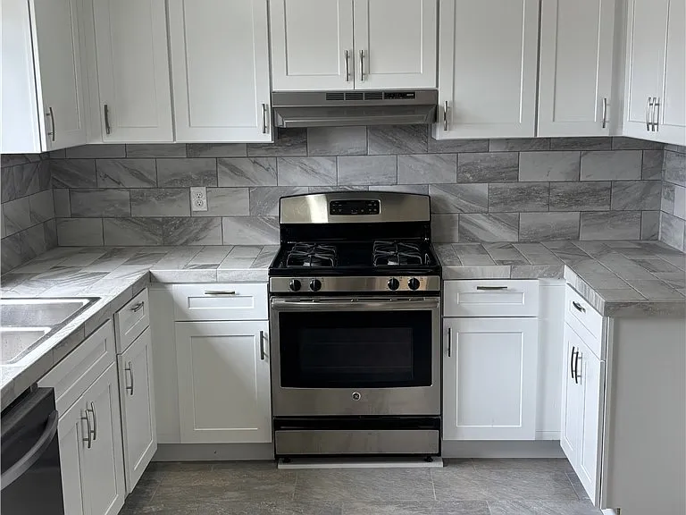 9229 Stewart And Gray Rd #A — Photo 6