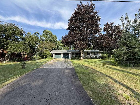 5th image of 2051 Resort Rd