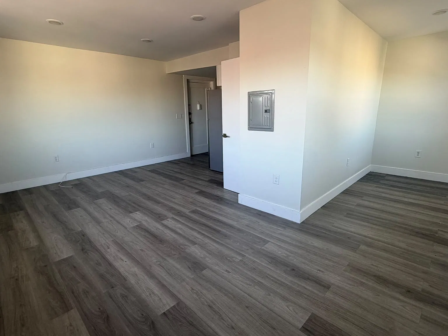 Studio, 550 sqft, $1,625 — Photo 3