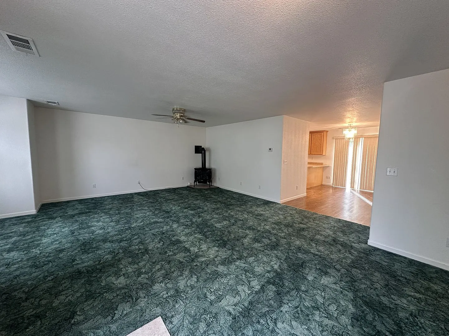 3 bedroom, 1 Bathroom Home — Photo 3