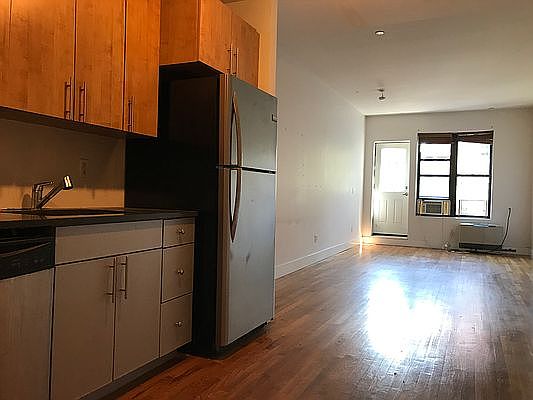 3rd image of 101 Jefferson Ave APT 2J