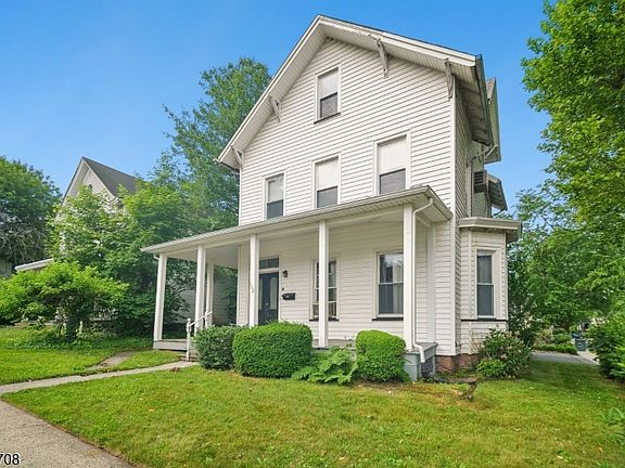 2nd image of 102 2nd St