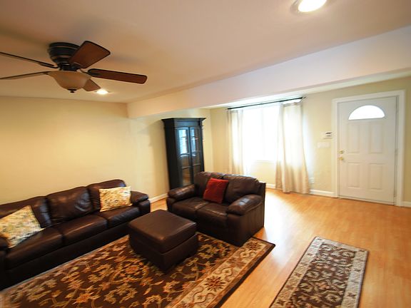 2nd image of 7439 Glenroie Ave