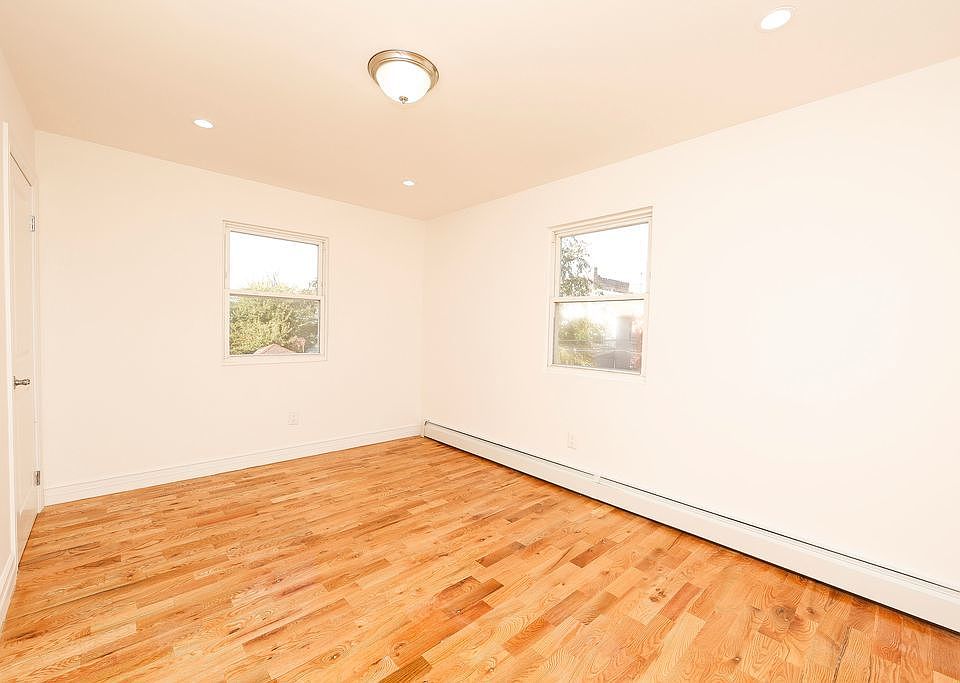 1st image of 973 E 93rd St #0
