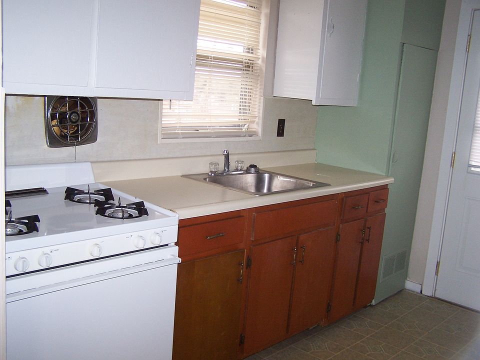 2nd image of 427 Miller St