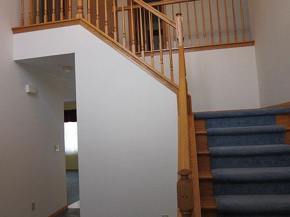 Open oak staircase 2 story foyer