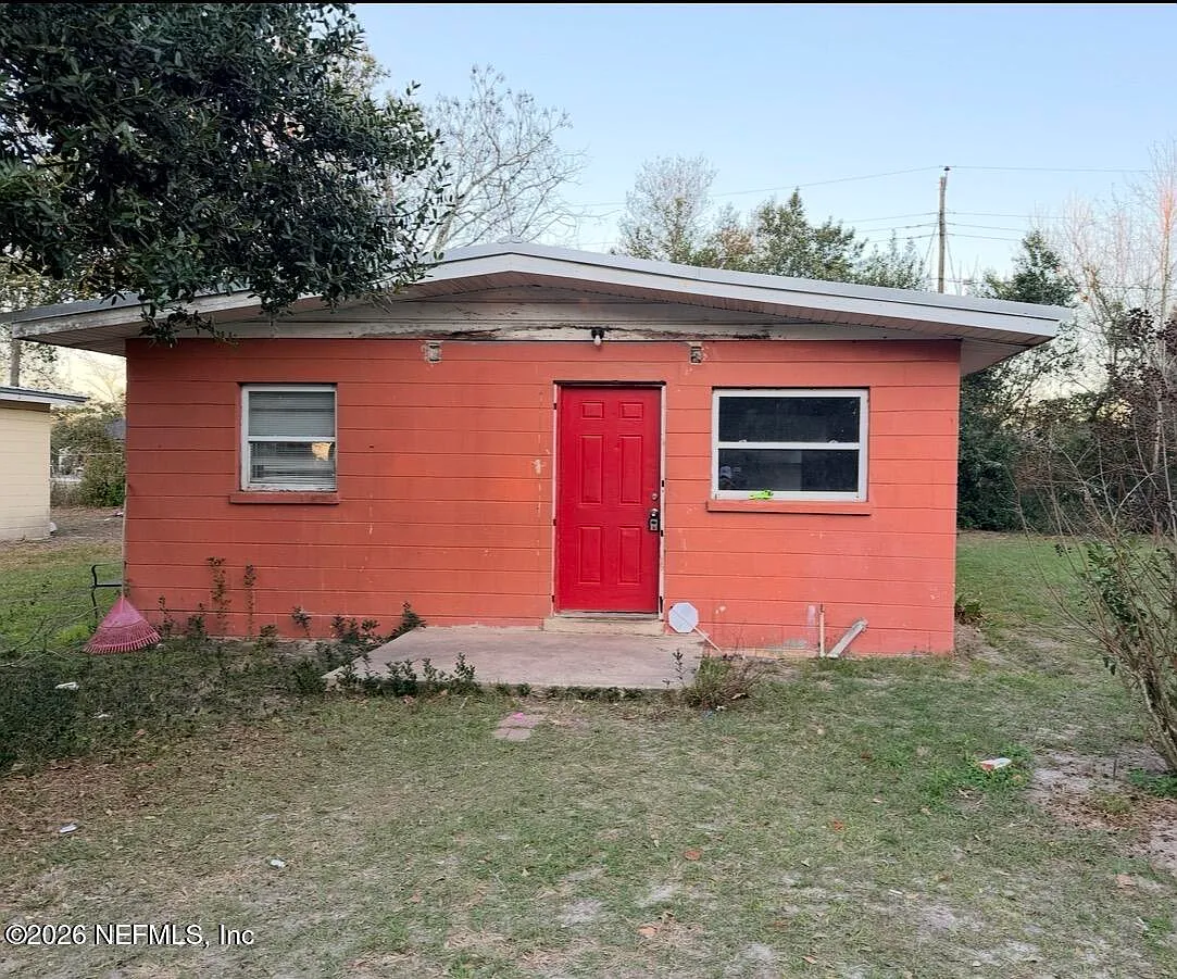 2 bed, 1.0 bath, 720 sqft, $975 — Photo 1