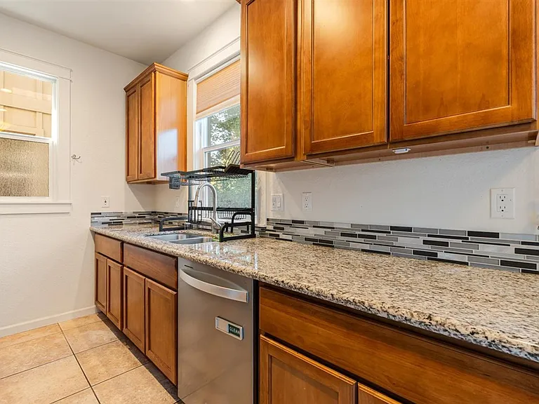 14414 E Burnside St — Photo 9