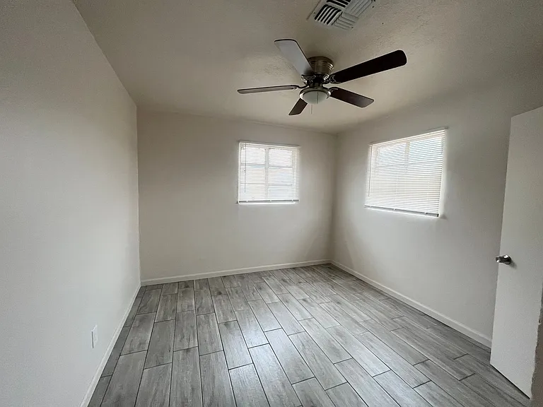 2233 E Wood St — Photo 8
