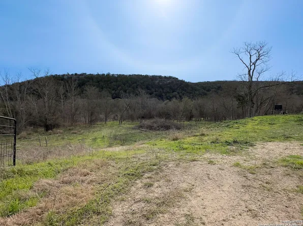 141 Browns Dr, Kerrville, TX 78028