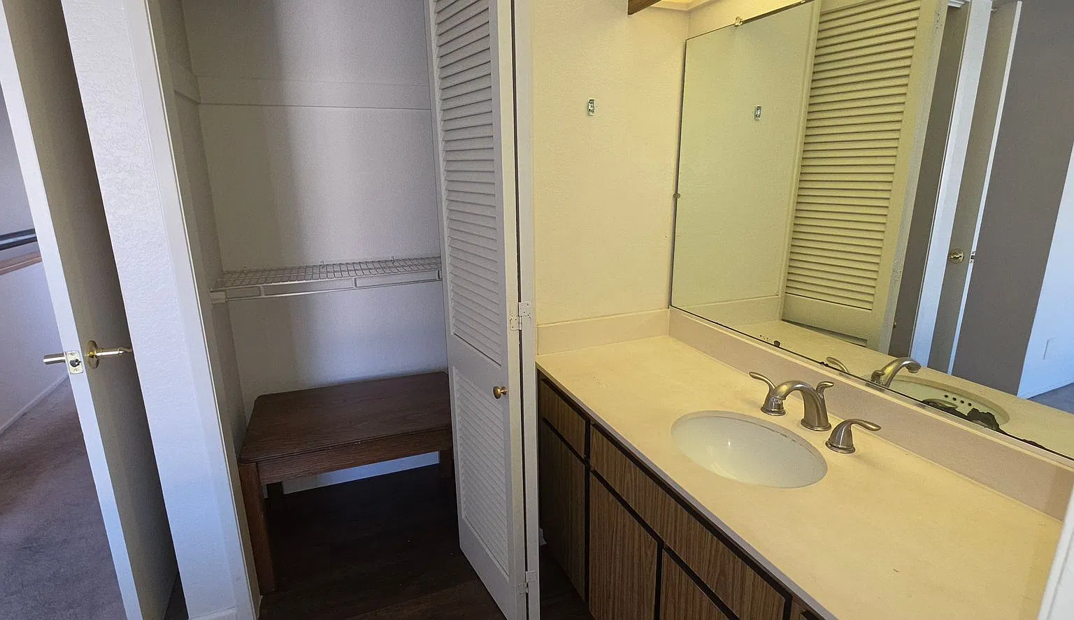 Spacious 3BR Townhome in Gated Evergreen Community — Photo 4