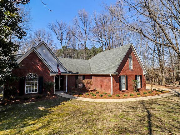 2nd image of 404 Meadowlawn Dr