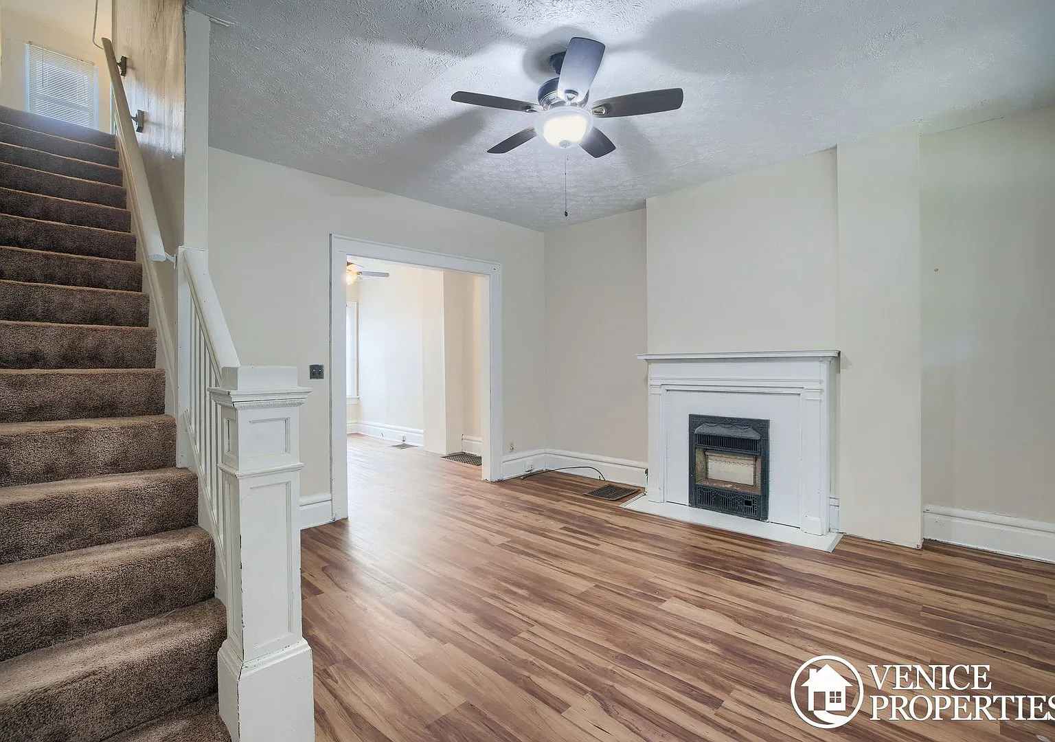 Charming 2BR on Lane and Indiana Avenue — Photo 3