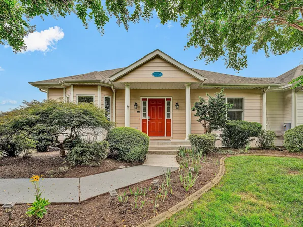 2326 Lake Retreat Rd, Huddleston, VA 24104