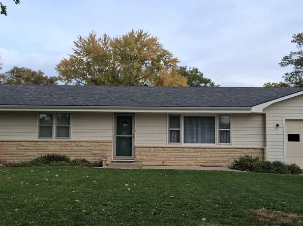 704 7th St, Milford, NE 68405