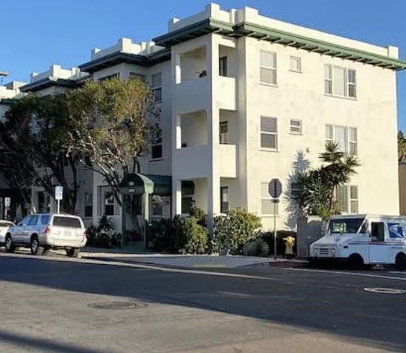 1st image of 105 Hawthorn St