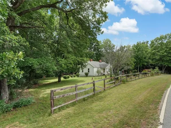 1881 Wolf Island Rd, Reidsville, NC 27320