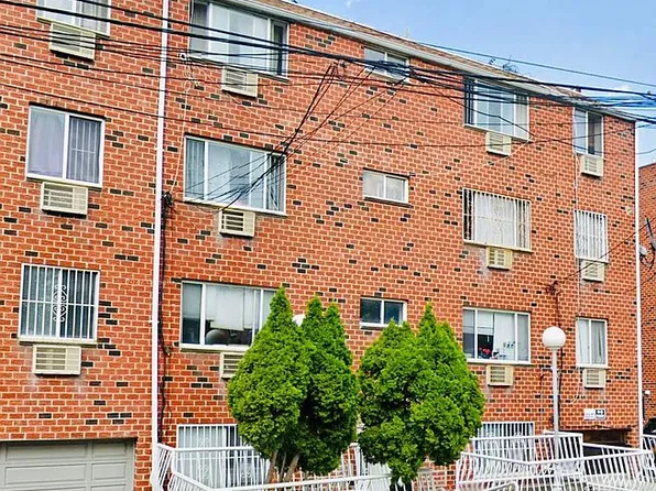 4124 161st St #2A3, Flushing, NY 11358
