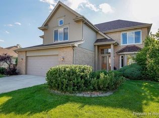 8836 Oxford St, Woodridge, IL