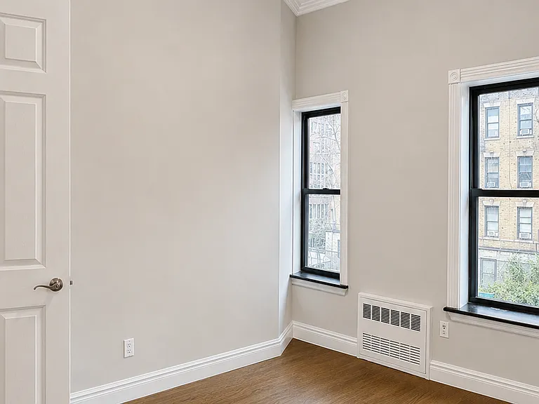 1373 1st Ave #5 — Photo 1