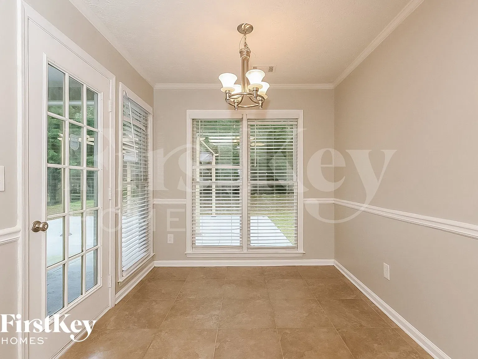 4 bed, 2.0 bath, 1756 sqft, $2,360 — Photo 4