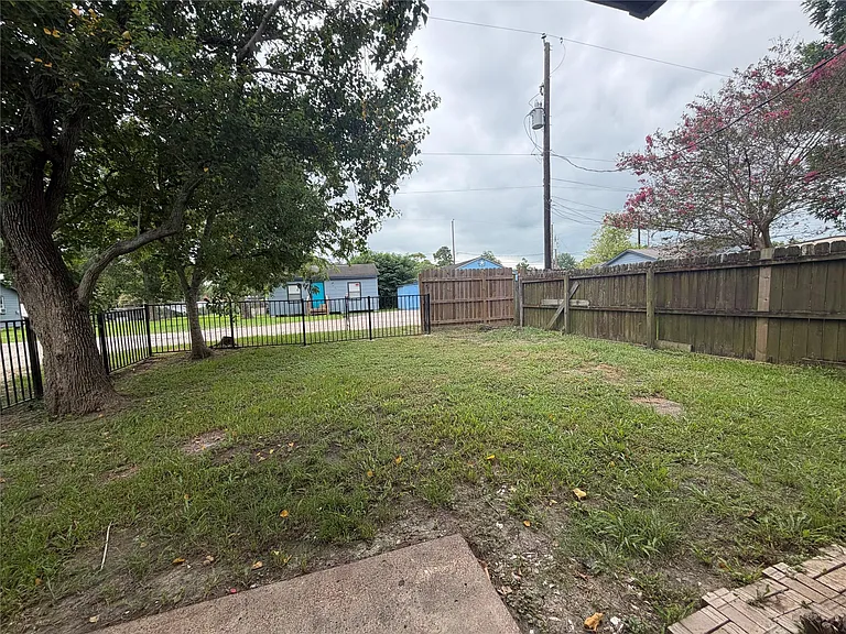 4827 Pine Ave #A — Photo 10