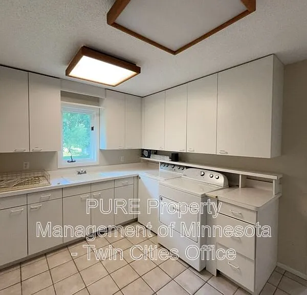 7420 Hyde Park Cir — Photo 26