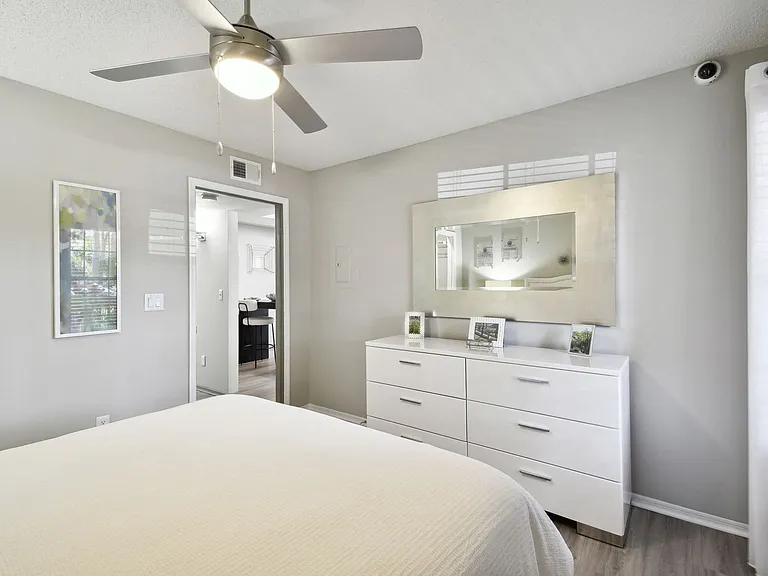 Enclave at Lake Underhill — Photo 13
