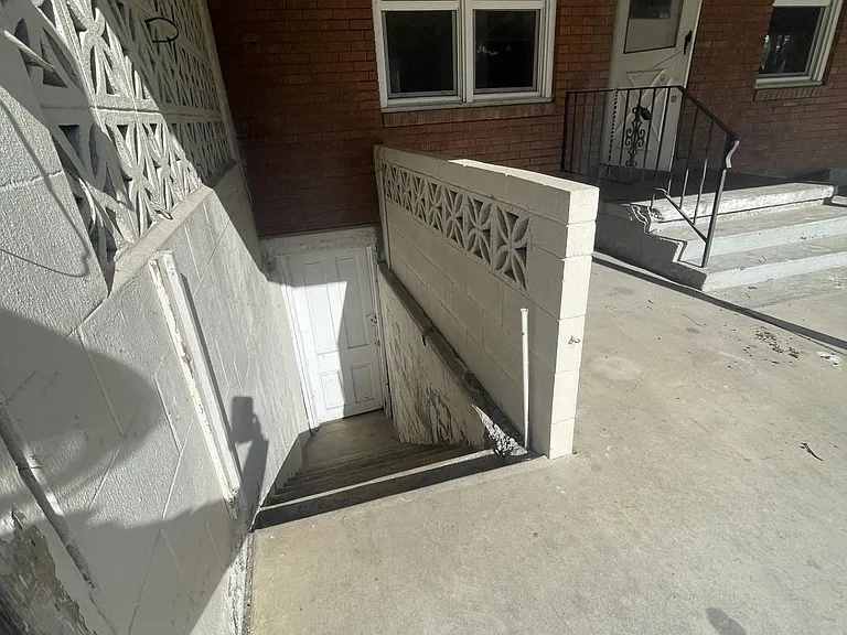 140 S State St — Photo 93
