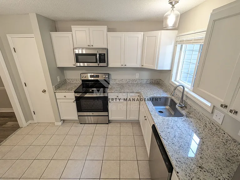 4 Willow Bridge Dr #1 — Photo 3