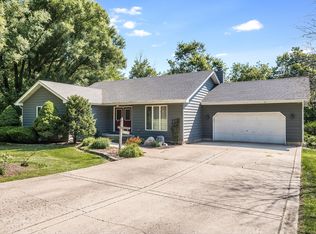 56 Cotswold Dr, Yorkville, IL 60560