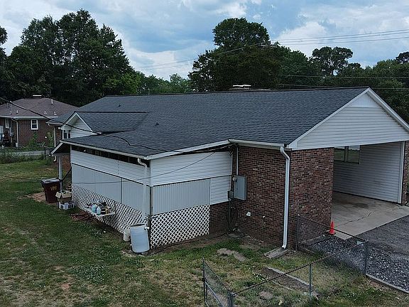 5th image of 3034 N Blackstock Rd