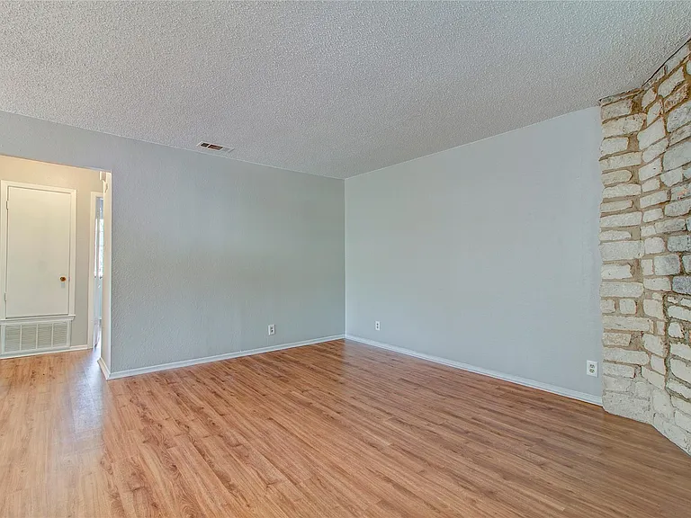 400 Hedgewood Dr #D — Photo 20