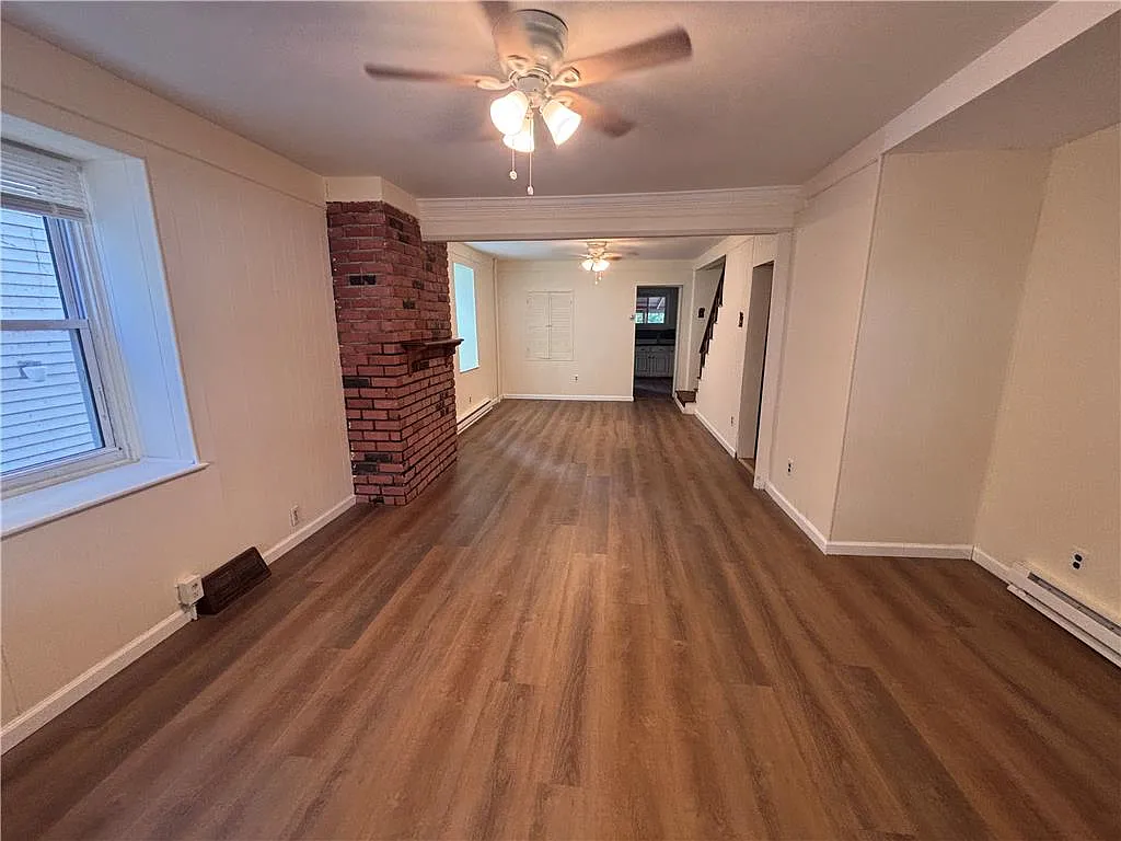 3 bed, 1.0 bath, 1292 sqft, $1,900 — Photo 2