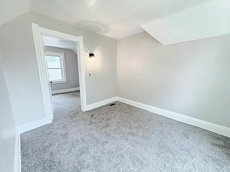 217 Everett St — Photo 17