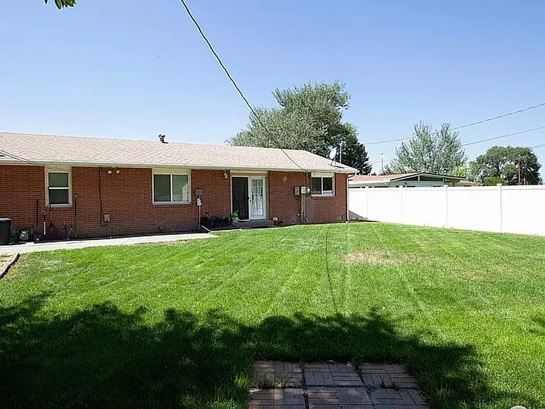 1416 Adams Cir — Photo 24