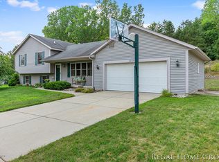 6835 Petersen Valley Dr NE, Rockford, MI