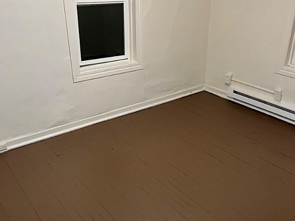 3rd image of 220 26th St