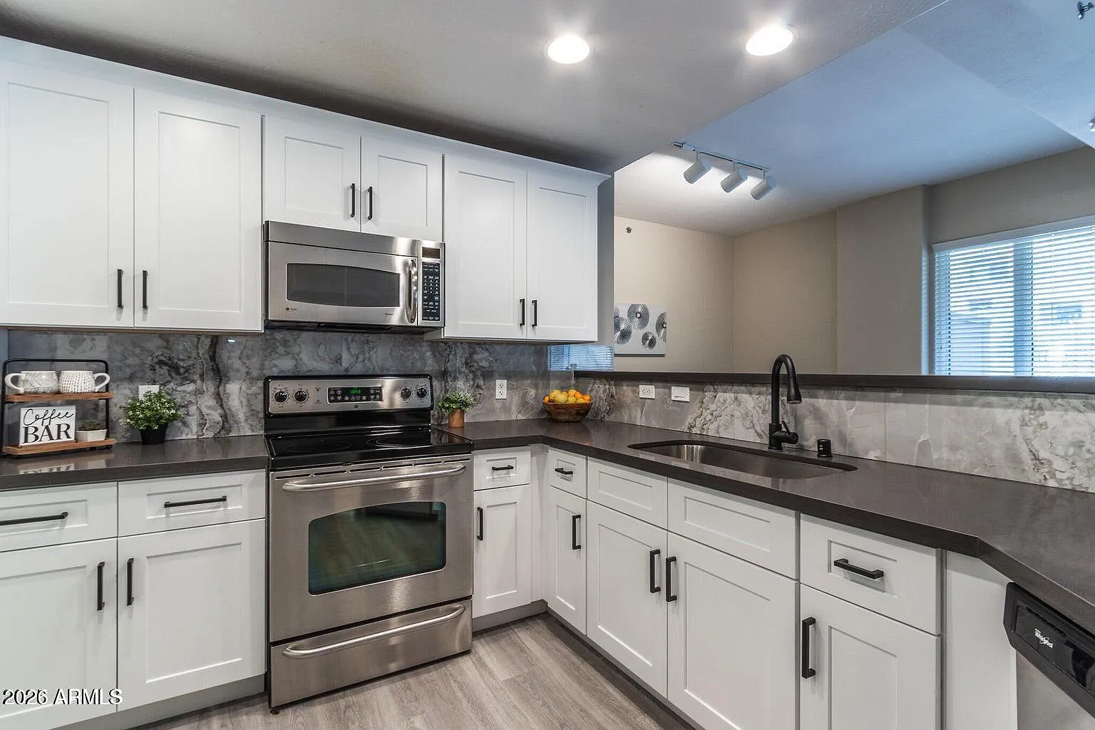 2 bed, 2.5 bath, 1687 sqft, $2,450 — Photo 2