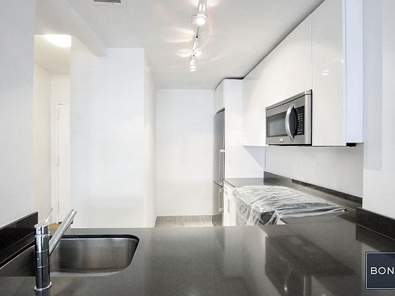 5th image of 340 E 34th St APT 15E