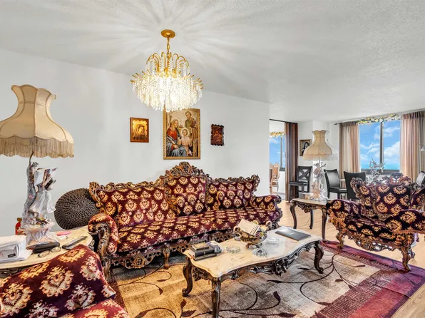 2508 Harmon Cove Tower image 3 of 24