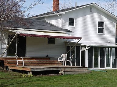 Deck with retractable awning