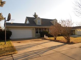 883 Arthur Dr, Elgin, IL 60120